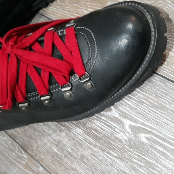 Cole Haan black leather red lace boots. Size 10 - Picture 2 of 11